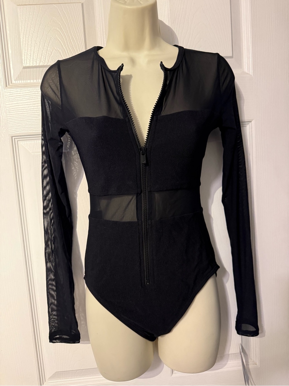 Michael Kors Women's Sheer Mesh-Sleeve Rash Guard One-Piece Swimsuit size 6 NWT
